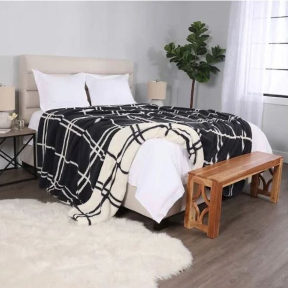 NWT Life Comfort Reversible Sherpa Fleece Blanket Size 94”L x 108”W